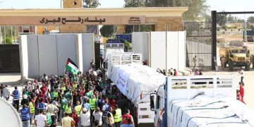 40 شاحنة مساعدات تدخل قطاع غزة عبر معبر رفح