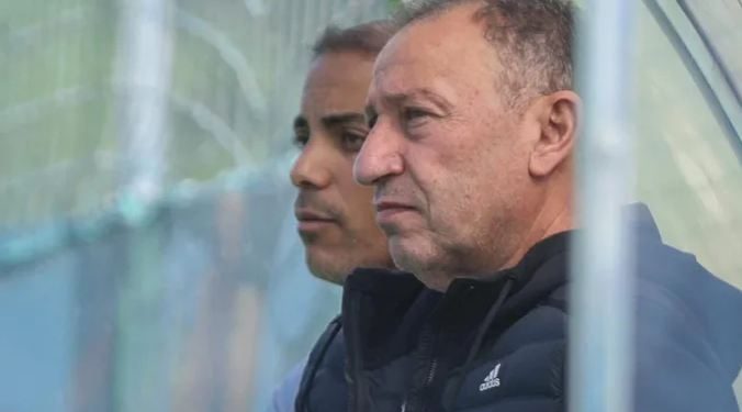 الخطيب يؤازر لاعبي الأهلي قبل مواجهة اتحاد جدة