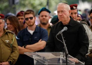 وزير الدفاع الإسرائيلي: حماس “بدأت في الانهيار”