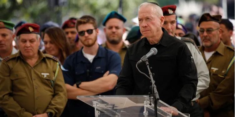 وزير الدفاع الإسرائيلي: حماس “بدأت في الانهيار”