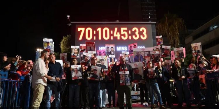 “لا نتلقى سوى الجثث”.. غضب يشتعل بين عائلات رهائن إسرائيل