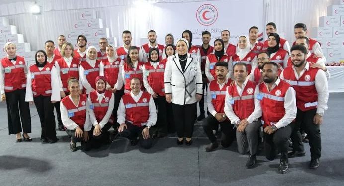 السيدة انتصار السيسي: الهلال الأحمر المصري يقدم ملحمة إنسانية متكاملة لدعم الأشقاء في غزة