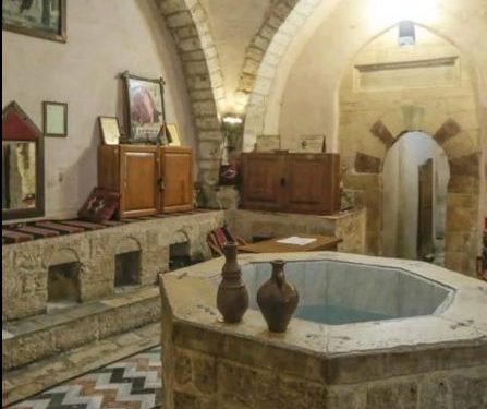 في غزة.. إسرائيل تستهدف معلما أثريا عمره 1000 عام