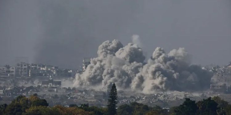 قتلى غارات إسرائيل على غزة.. الأرقام تتخطى حاجز الـ18 ألفا