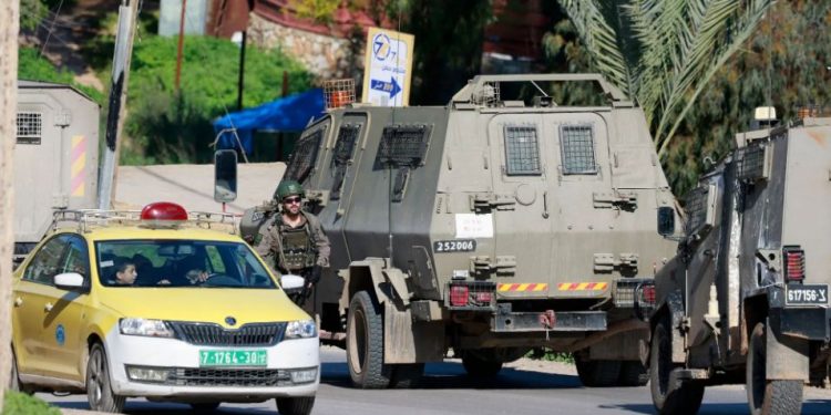 بعد 12 أسبوعا من الحرب .. إسرائيل تتوغل في عمق مخيمات غزة