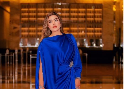 تكريم منى العمدة كافضل برنامج عقاري لعام ٢٠٢٣ بالمؤتمر الدولي الريادي وقادة المجتمع العربي بالإمارات