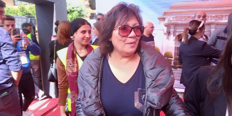 عايدة رياض تدلي بصوتها في الانتخابات الرئاسية بمدرسة الليسيه بمصر الجديدة