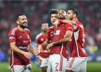 حازم إمام عن تتويج  الاحمر بالسوبر ..”لا تحتفل أمام الأهلي إلا وأنت بتاخد دُش بعد الماتش”