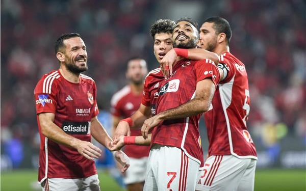 حازم إمام عن تتويج  الاحمر بالسوبر ..”لا تحتفل أمام الأهلي إلا وأنت بتاخد دُش بعد الماتش”