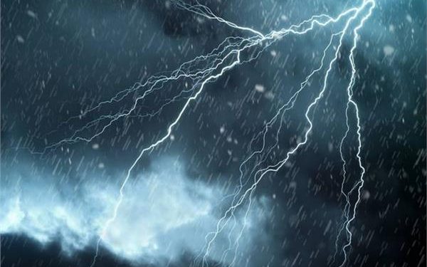 «الأرصاد» تحذر .. أمطار رعدية وبرودة في الطقس وانخفاض جديد في درجات الحرارة