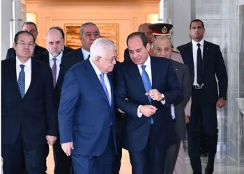 لبحث وقف حرب غزة.. الرئيس الفلسطيني يصل القاهرة للقاء نظيره المصري