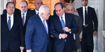 لبحث وقف حرب غزة.. الرئيس الفلسطيني يصل القاهرة للقاء نظيره المصري