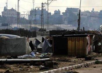 “فلسطين” تدين القصف الإسرائيلي الوحشي لمركز إيواء “الأونروا” في خان يونس