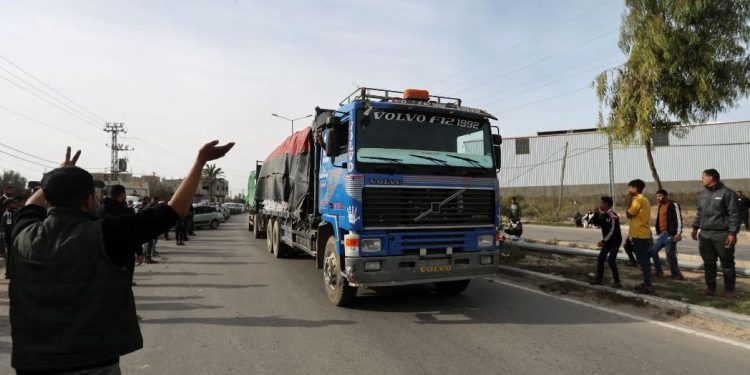 الدواء مقابل المساعدات.. تفاصيل اتفاق إسرائيل وحماس الجديد