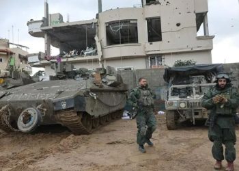 زعيم المعارضة الإسرائيلية: حكومة نتنياهو غير قادرة على إدارة الحرب