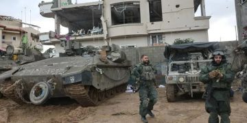 زعيم المعارضة الإسرائيلية: حكومة نتنياهو غير قادرة على إدارة الحرب