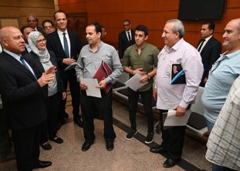 الوزير يشهد تسليم رخص التشغيل وشهادات السجل الصناعي لعدد من المستثمرين