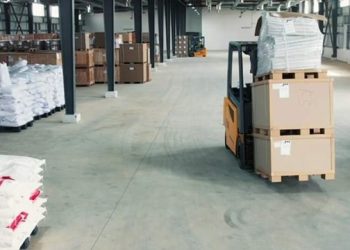 ميناء أكتوبر الجاف يعزز حركة الواردات والصادرات