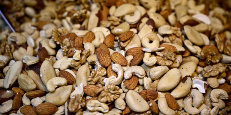 نصائح الخبراء…أفضل المكسرات لفقدان الوزن