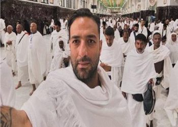 بالوشم .. ميدو يثير جدل واسع من الحرم المكي / صور