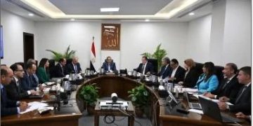 مصطفي مدبولي يتابع الاجراءات التنفيذية  لمبادرة دعم القطاعات الانتاجية الزراعة والسياحة