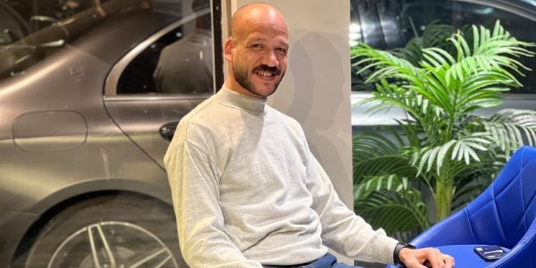 هل هناك زيادة في أسعار السيارات بعد نقص المخزون..صاحب معرض يكشف التفاصيل