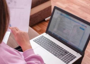 استاذ بجامعة عين شمس : التعليم عن بعد “كارثة”.. وهناك غياب للرؤية التعليمية