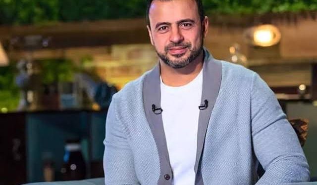 أب يوجه رسالة لمصطفى حسني: بنتي خلعت الحجاب وترتدي لبس عريان.. ما رايك أعمل ايه؟