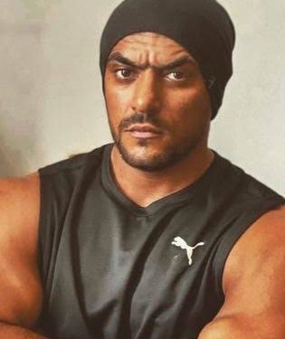 العوضي لأحمد السقا : له الفضل عليا بعد ربنا في هروب اضطراري