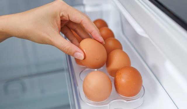 إحالة 21 من تجار بيض المائدة إلى النيابة العامة لتلاعبهم بالأسعار