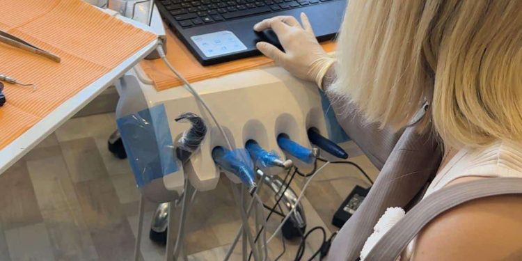 الدكتورة علا الجمل تعلن عن استخدامها الذكاء الاصطناعي في طب الأسنان لتحقيق نتائج أدق و أسرع 