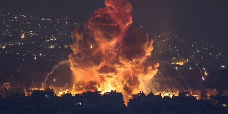 إسرائيل تضرب الضاحية الجنوبية لبيروت ومقتل 12 شخصاً في غارات شرق لبنان