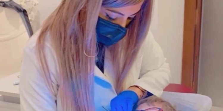 الدكتورة علا الجمل:نصائح ذهبية للعناية بأسنان الأطفال