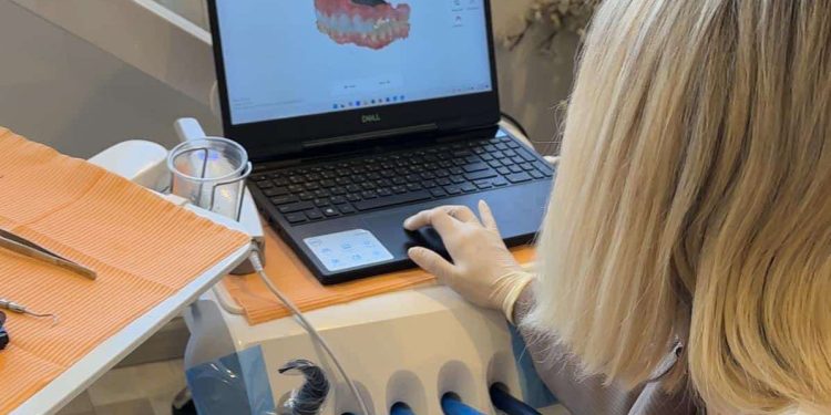 الدكتورة علا الجمل تعلن عن استخدامها الذكاء الاصطناعي في طب الأسنان لتحقيق نتائج أدق و أسرع 