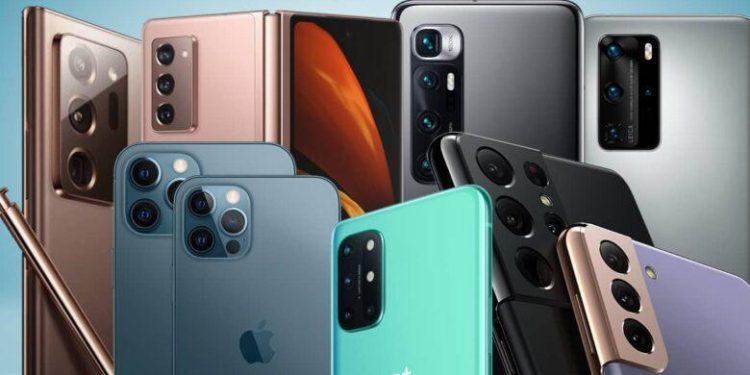 شعبة الاتصالات توضح: الهواتف المهربة تواجه توقفًا وقطاع المحمول يستعد للتصنيع المحلي