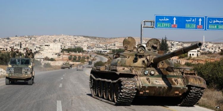 اشتعال المعارك في سوريا: الفصائل المسلحة تحقق مكاسب ميدانية وسط صراع دموي