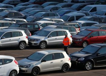 مصر تفرض قيودًا جديدة على استيراد السيارات لحماية الصناعة المحلية وتنظيم السوق