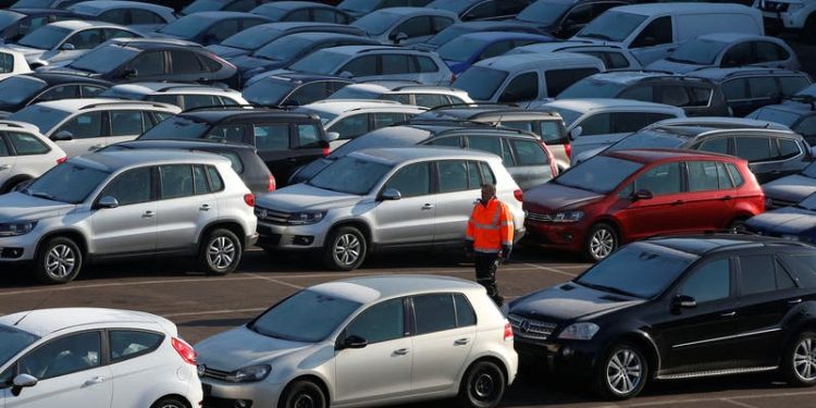 مصر تفرض قيودًا جديدة على استيراد السيارات لحماية الصناعة المحلية وتنظيم السوق