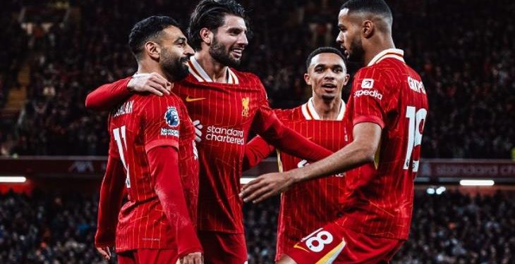 ليفربول يعود للانتصارات ويتصدر ترتيب الدوري الإنجليزي بعد الجولة الـ17
