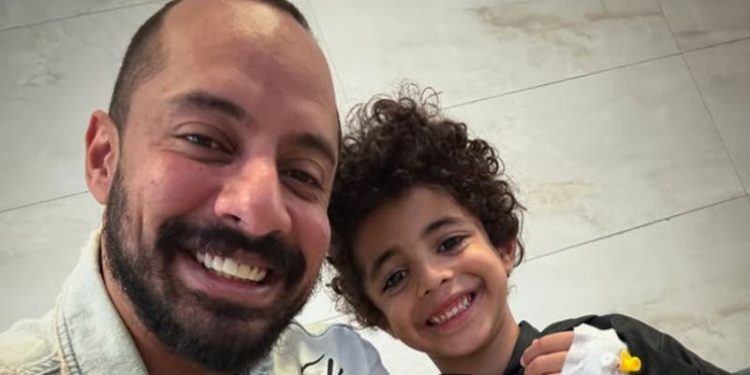 غموض حول مرض نجل عمرو وهبة… الفنان المصري يكشف تفاصيل معاناة مستمرة منذ شهر