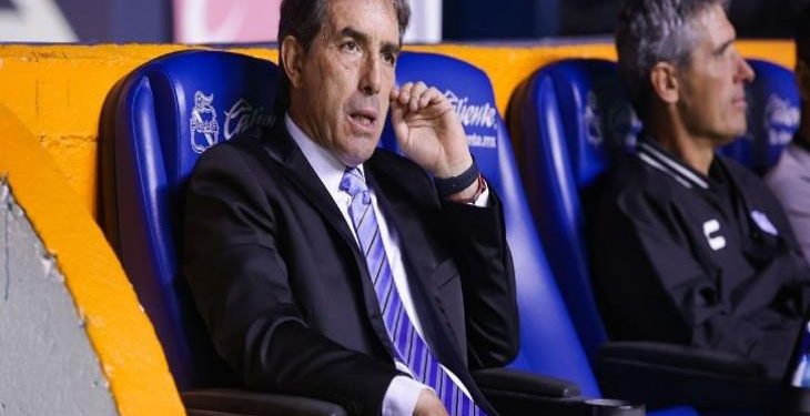 مدرب باتشوكا: مواجهة الأهلي تحدٍ مثير وسط أجواء جماهيرية استثنائية