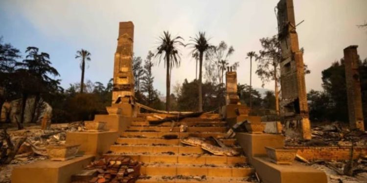 حرائق كاليفورنيا تدمر قصرًا تاريخيًا في هوليوود استخدم في أفلام مشهورة