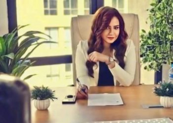 المحامية دينا المقدم: كيف يصنع التكرار الوهم ويحوّل الأكاذيب إلى حقائق؟