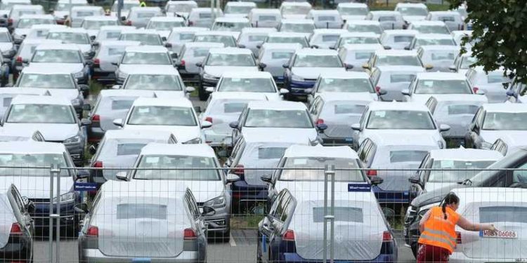 انخفاض حاد في صادرات السيارات الألمانية بنحو 29%