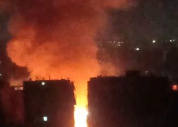 قوات الحماية المدنية تدفع بسيارات إطفاء لإخماد حريق هائل بالشرابية