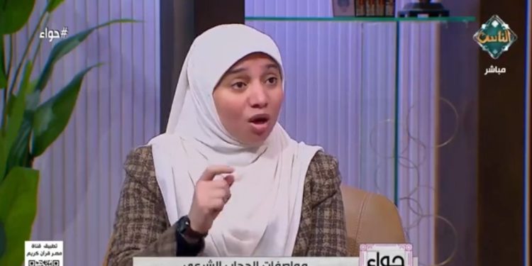 عضو بـ”العالمي للفتوى”: جميع جسد المرأة عورة إلا الوجه والكفين