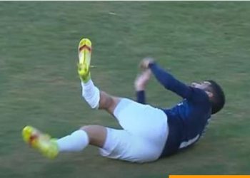 ” كسر في الساق” الجزائرى أحمد قندوسي يتعرض لإصابة مروعة