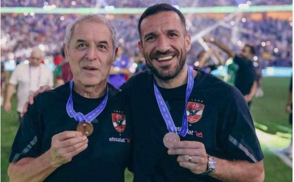 رغم المطالبه برحيلة عن الاهلي .. علي معلول يوجه رسالة خاصة لـ كولر