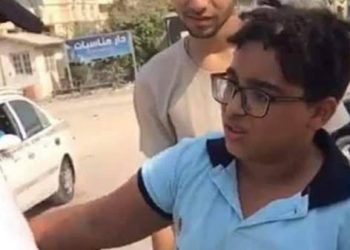 طفل المرور ..  إعتداء وحشي يثير موجة غضب عارمة بين المصريين.. تفاصيل