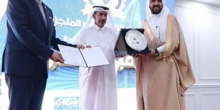 “مؤسسة المنجزين العرب تكرّم المستشار عبدالله الدوسري بدرع الإبداع والتميز”